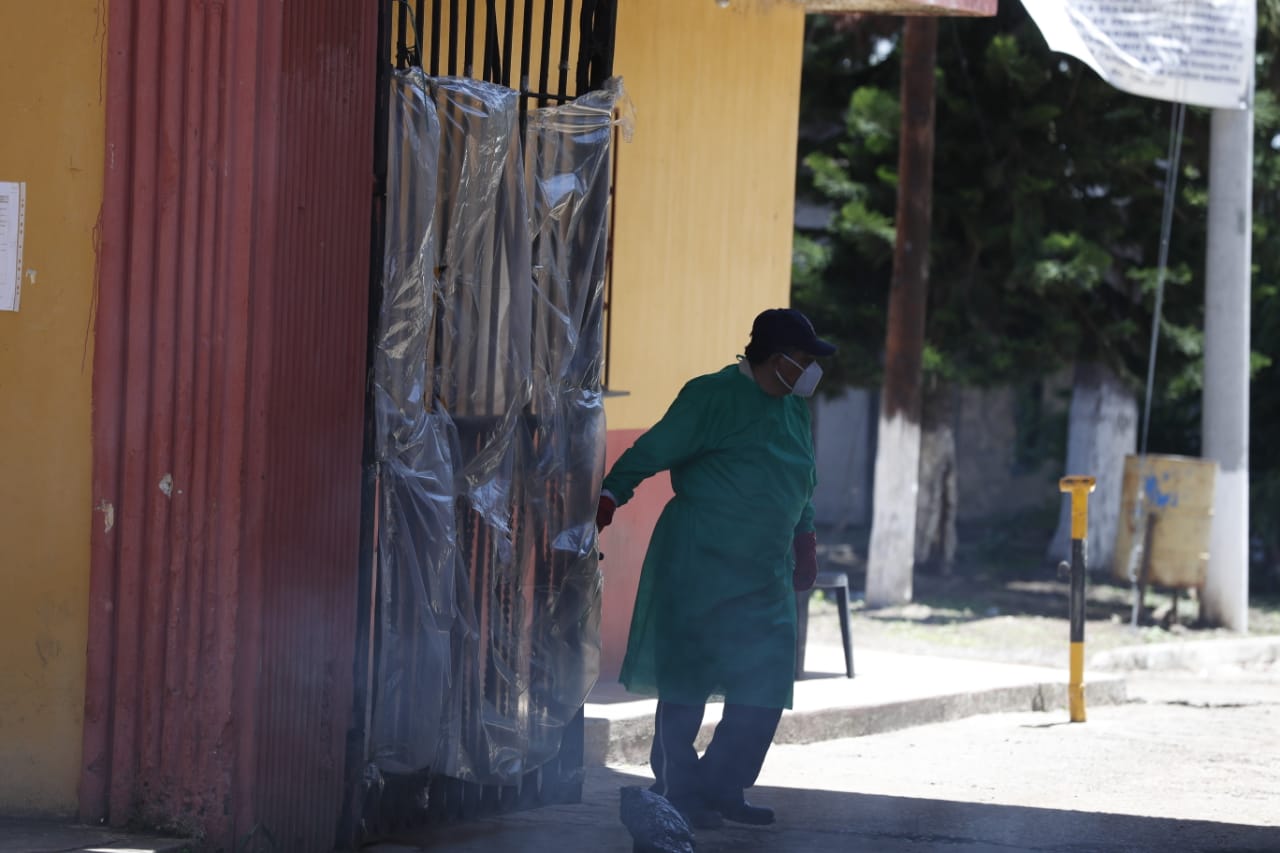 Las medidas contra el coronavirus se extreman en el país. (Foto Prensa Libre: Esbin García)