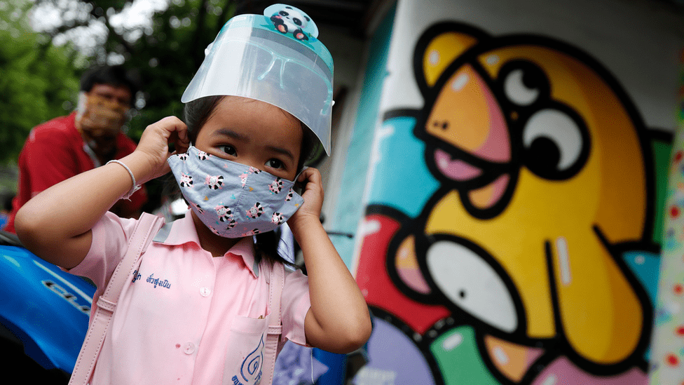 Los países están en diferentes fases de la pandemia y, por ende, del debate acerca de cómo y cuándo reabrir las escuelas.