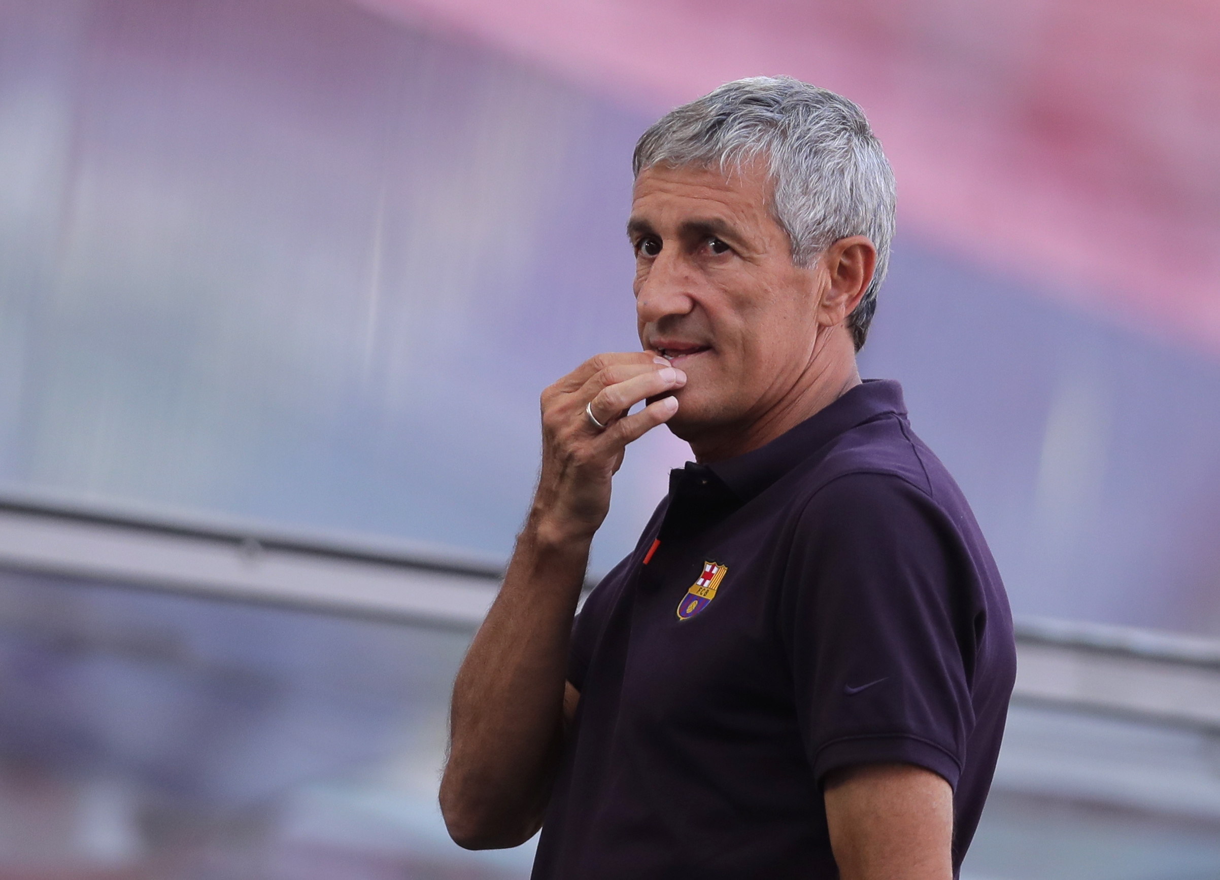 Quique Setién dejó de ser la dirección técnica del Barcelona, según lo comunicó el presidente del club. (Foto Prensa Libre: EFE).