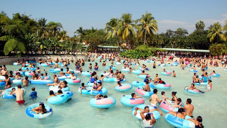 Parque acuático Xocomil, en San Marín Zapotitlán, Retalhuleu, es visitado por miles de personas cada año.  (Foto Prensa Libre: Hemeroteca PL)