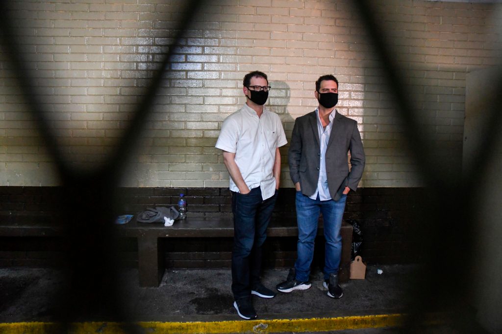 Luis Enrique Martinelli (izq) y Ricardo Martinelli Jr. guardan prisión en el país. (Foto Prensa Libre: AFP)