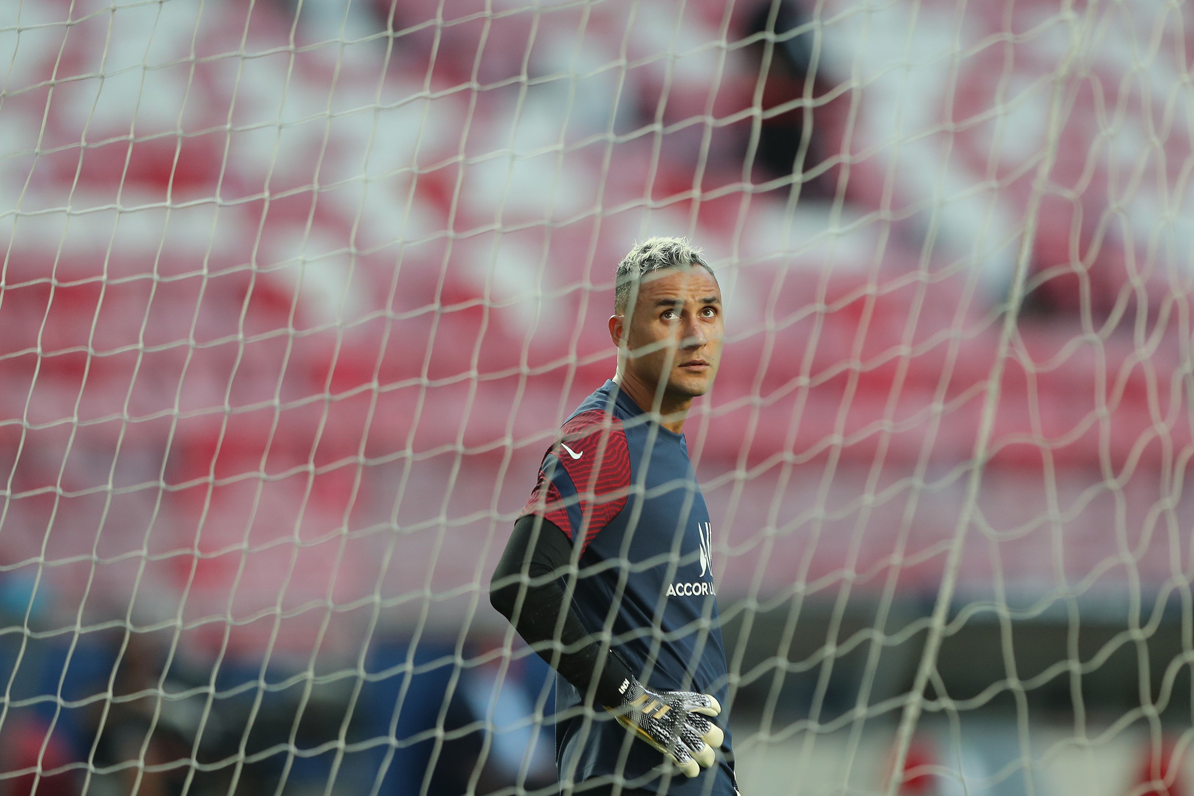 Keylor Navas, durante la práctica de este sábado, previo a la final de la Champions. (Foto Prensa Libre: AFP)