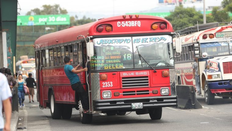 Los buses urbanos podrán circular, pero deberán cumplir normas de sanidad por el coronavirus. (Foto Prensa Libre: Hemeroteca PL)