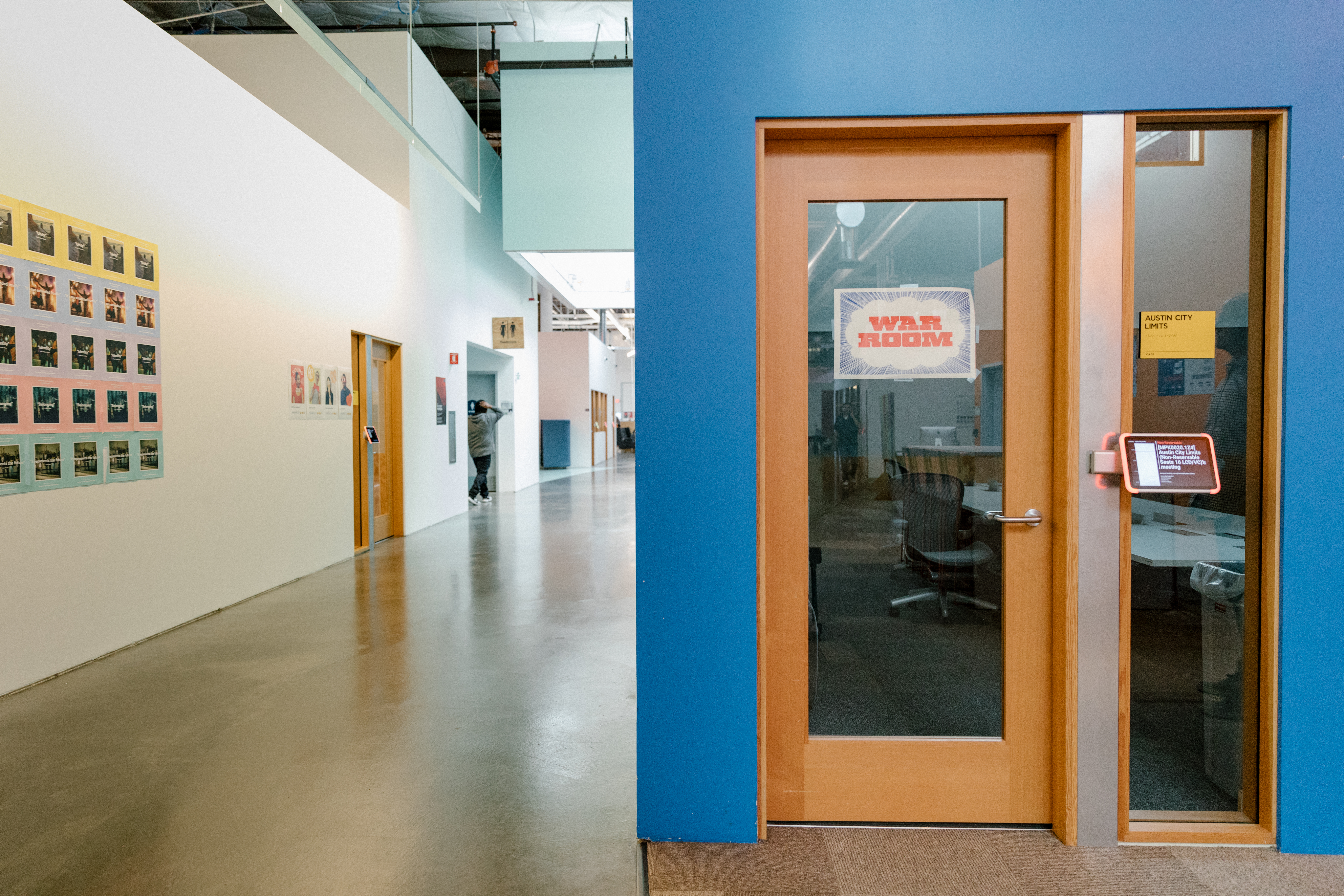 Una “sala de guerra” establecida antes de las elecciones de 2018 en la sede de Facebook en Menlo Park, California, para manejar la interferencia extranjera y otras amenazas. (Foto Prensa Libre: Jason Henry / The New York Times).