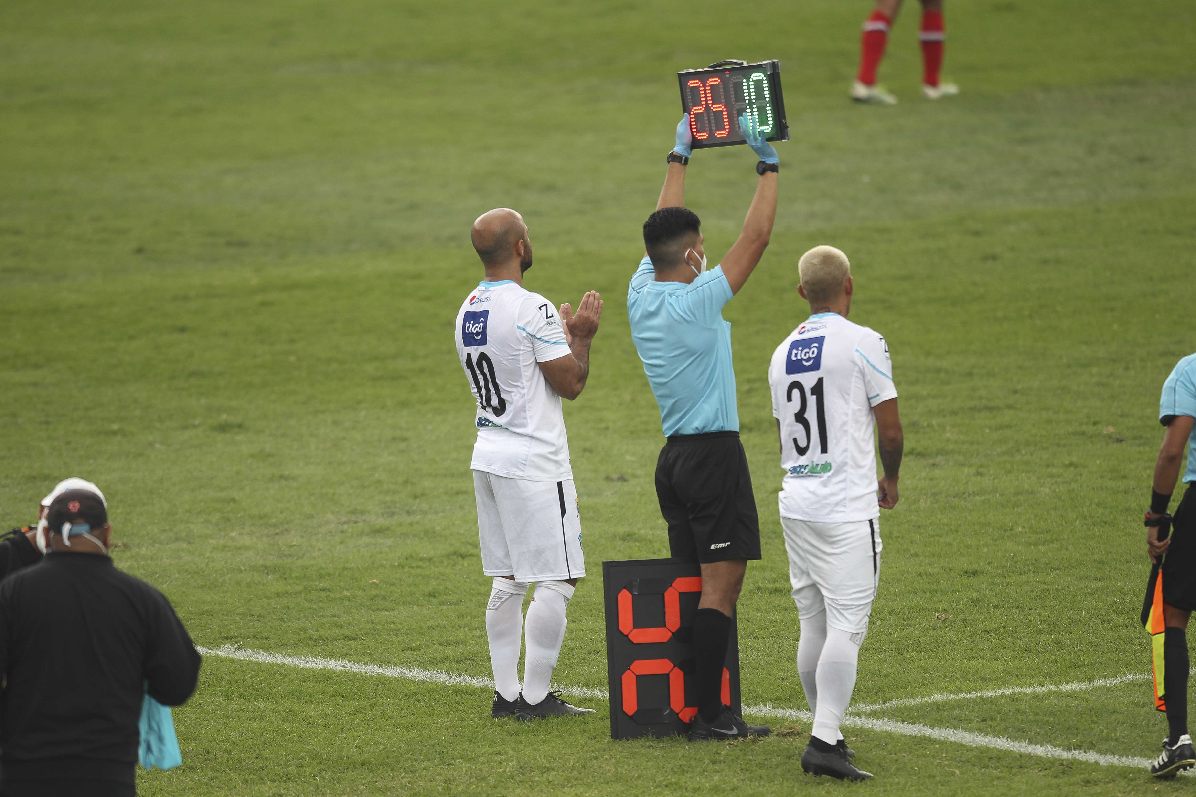 José Contreras regresó al futbol después de cumplir con la suspensión de un año. Foto Prensa Libre: Norvin Mendoza