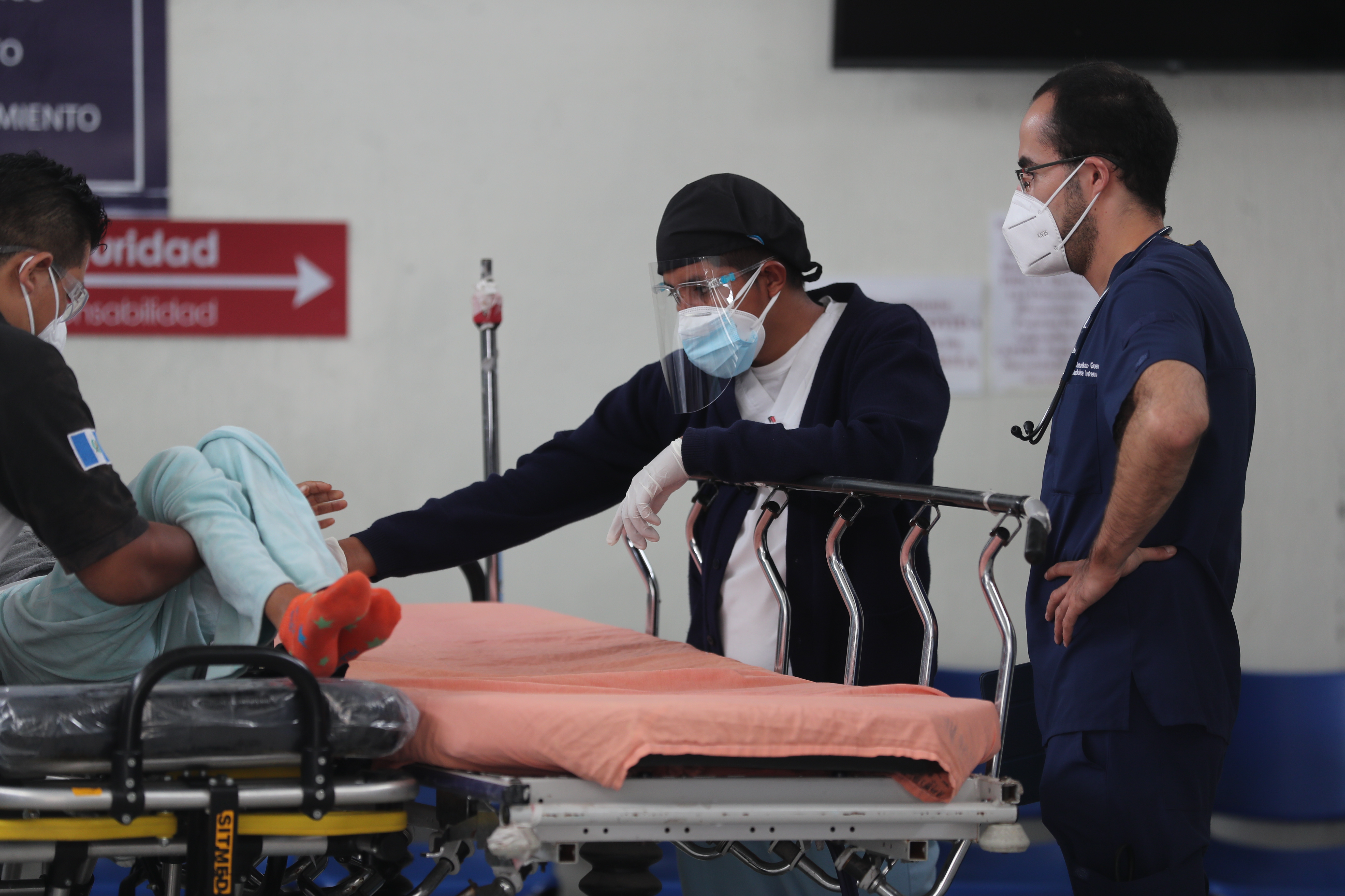 La Coprecovid informó que 36 municipios salieron de alerta roja y pasaron a anaranjado y amarillo en el tablero de alertas. (Foto Prensa Libre: Hemeroteca)  