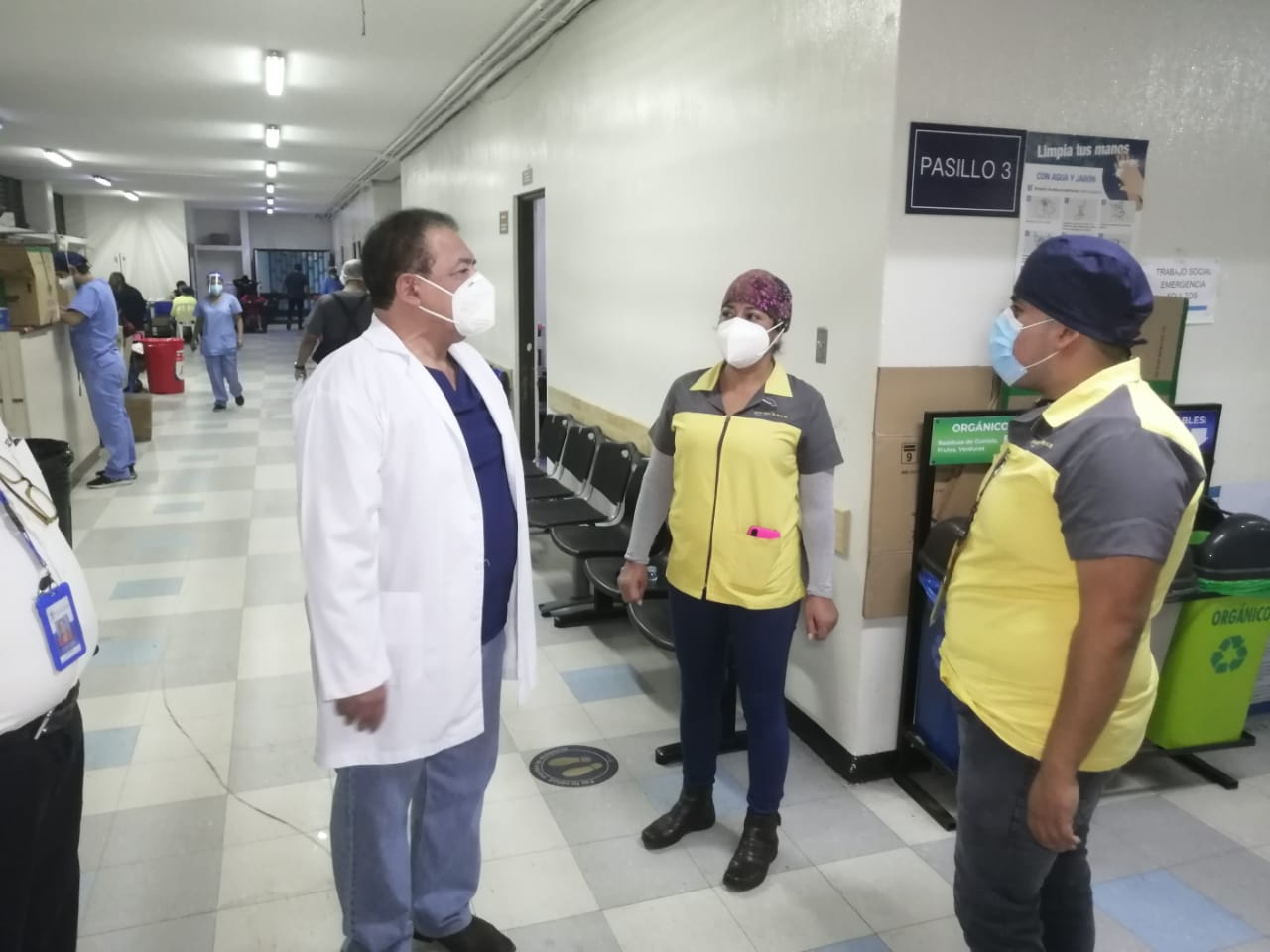 El director del Hospital General San Juan de Dios afirma que deben de cumplirse las diferentes medidas de prevención para mantener el descenso de casos. Fotografía: Hospital General San Juan de Dios. 