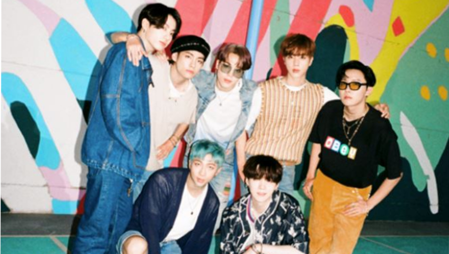 BTS promociona el tema “Dynamite”. (Foto Prensa Libre: Cortesía Sony Music)