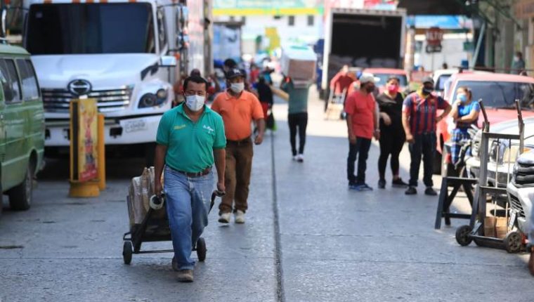 La percepción del futuro de la economía en seis meses varía según el nivel de ingresos en las personas. (Foto, Prensa Libre: Hemeroteca PL).