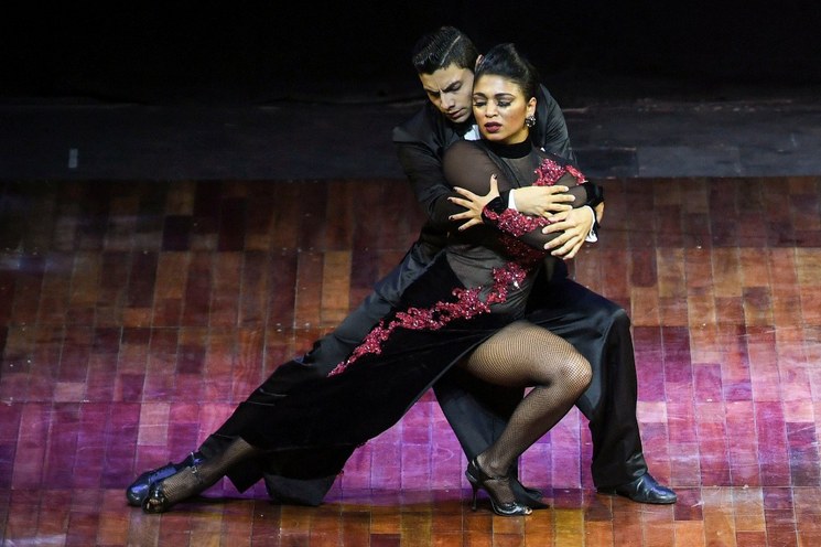 La pareja ganadora del concurso . Foto Prensa Libre: AFP 