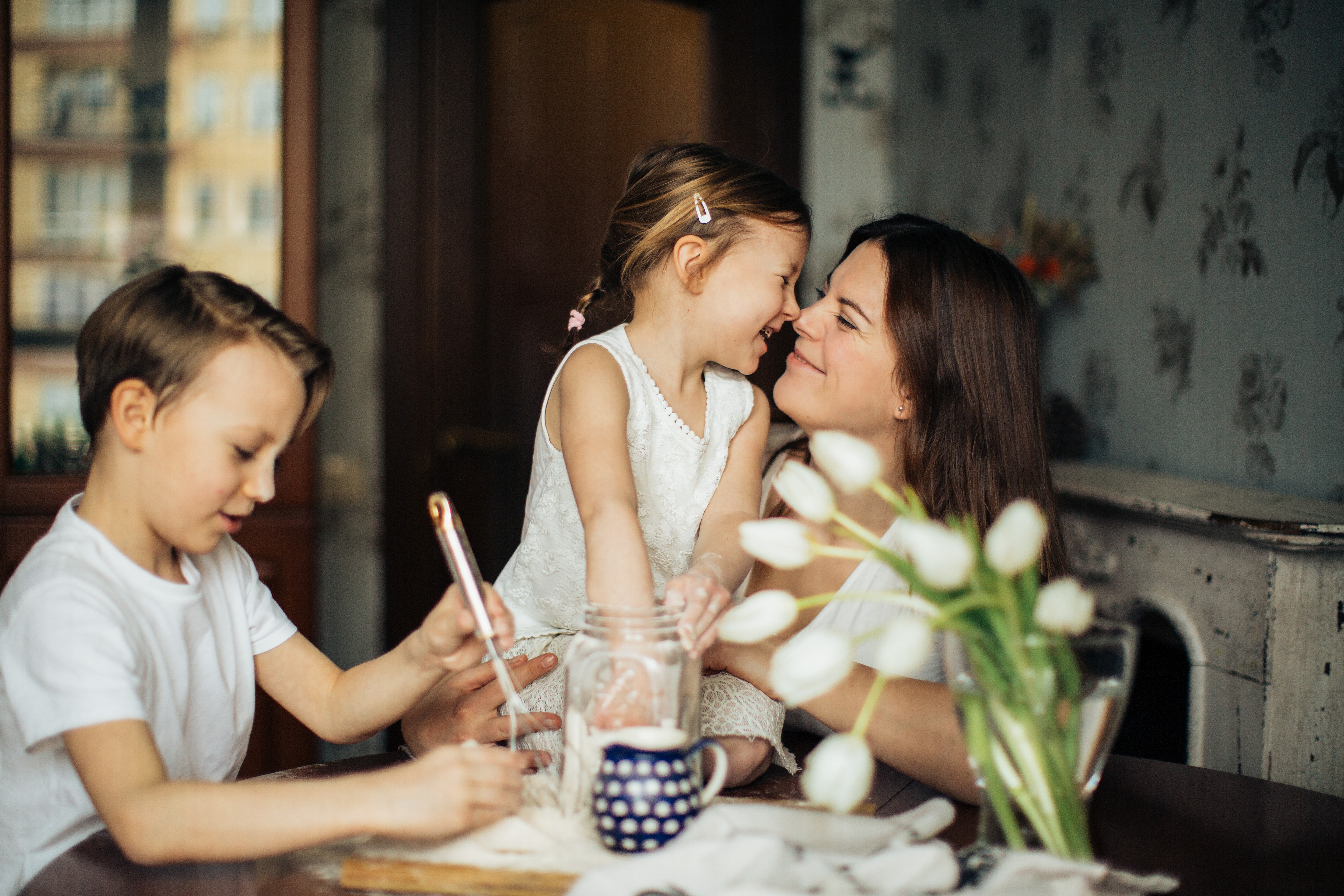 Es importante enseñarle a los niños sobre el valor del dinero.  (Foto Prensa Libre: Elly Fairytale en Pexels)