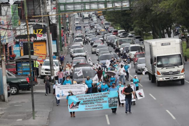 Nuevas demandas salariales del sector público por medio de pactos colectivos o negociaciones podrían presentarse en 2021, según la apreciación de analistas. (Foto Prensa Libre: Hemeroteca) 