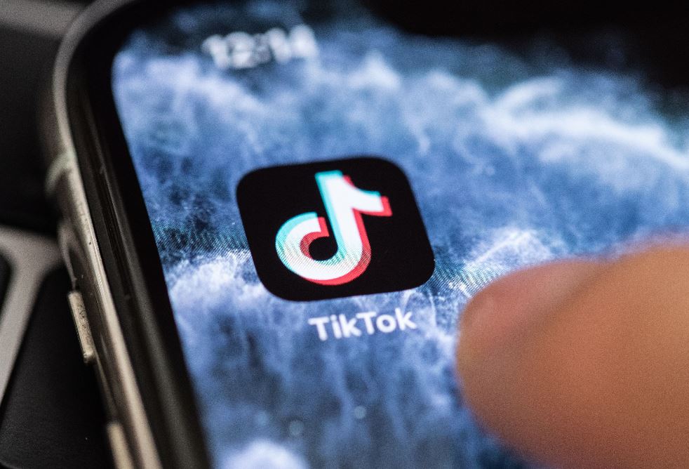 El presidente de EE. UU., Donald Trump, anunció el 31 de julio por la noche su intención de prohibir en el país la red social china TikTok. (Foto Prensa Libre: EFE)