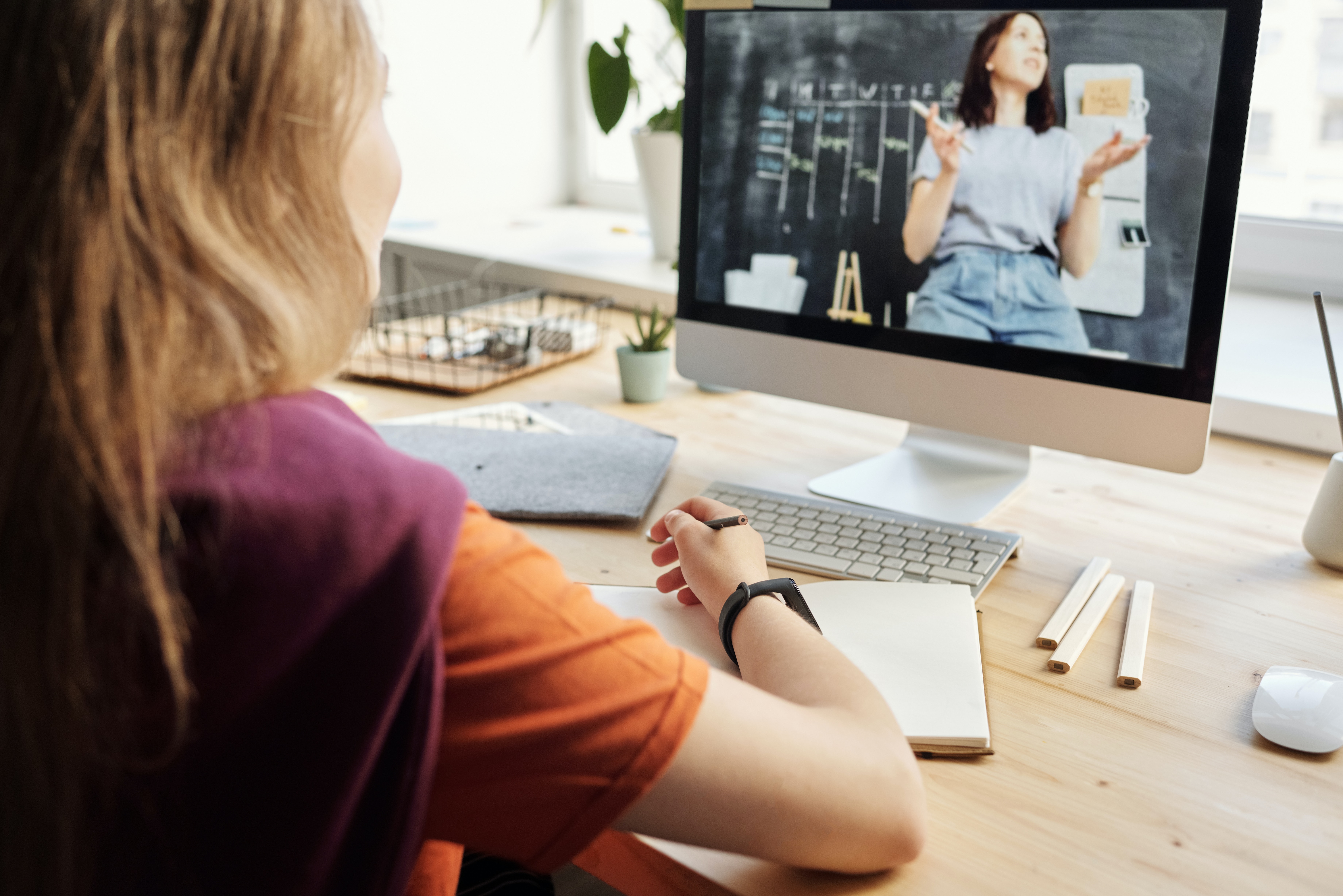 Las clases en línea serán parte de las estrategias en el nuevo normal y las evaluaciones están cambiando de rumbo.  (Foto Prensa Libre: Julia M Cameron en Pexels)