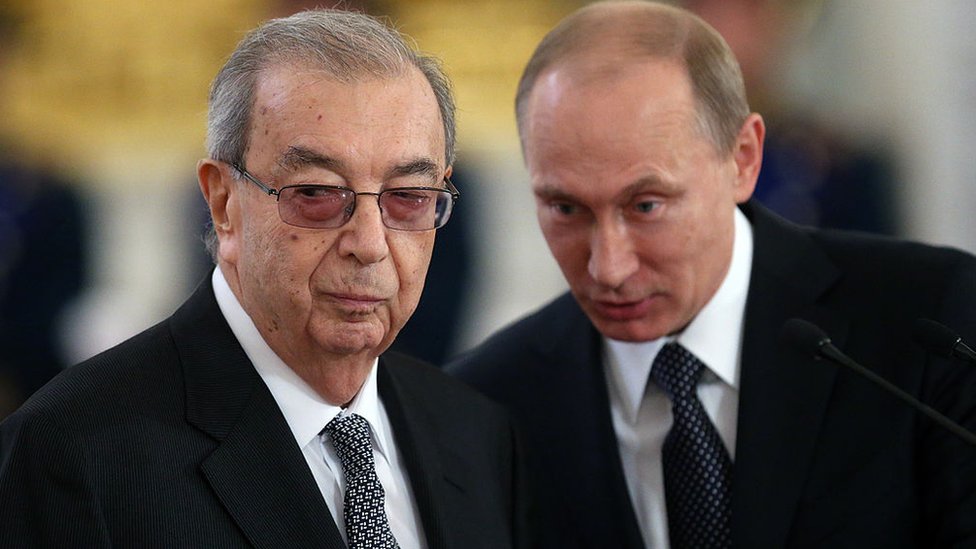 En 1992, Yevgeny Primakov admitió que el servicio de inteligencia ruso estaba detrás de los artículos periodísticos que afirmaban que el sida había sido fabricado por el gobierno estadounidense. (Foto Prensa Libre: Getty Images)