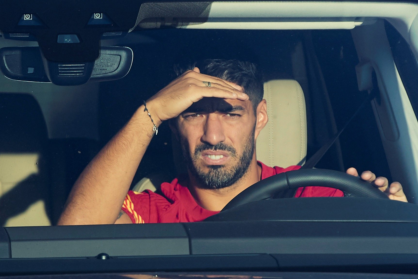 Luis Suárez continúa sin definir su futuro. (Foto Prensa Libre: EFE)