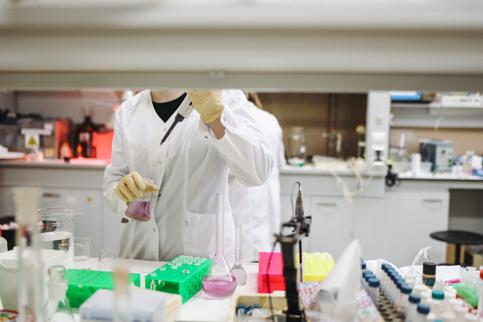 Según sus creadores, un cóctel de medicamentos suministrado en un hospital de Florida a pacientes de COVID-19, brinda un resultado positivo en más de un 95%. (Foto Prensa Libre: Forbes)