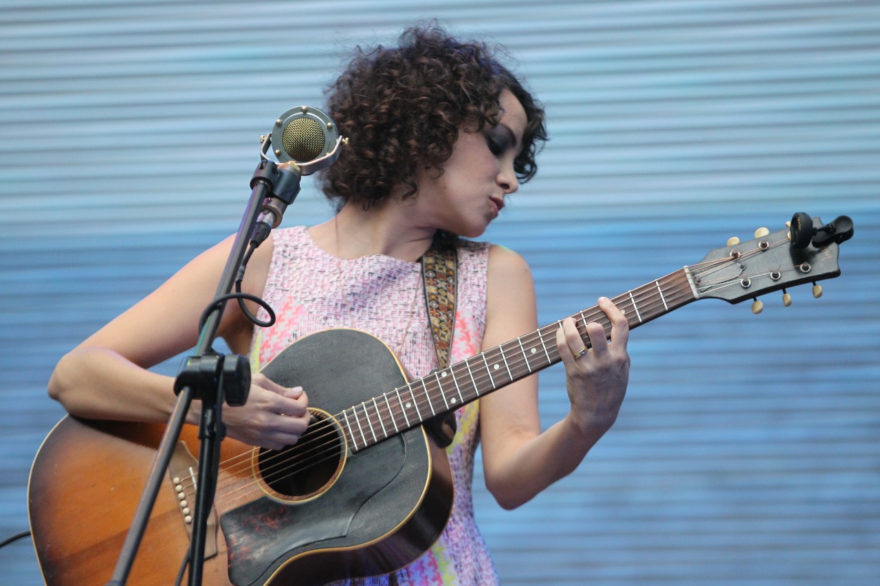 El sexto álbum de la guatemalteca Gaby Moreno competirá en la 21 edición de los Latin Grammy. (Foto Prensa Libre: Keneth Cruz)