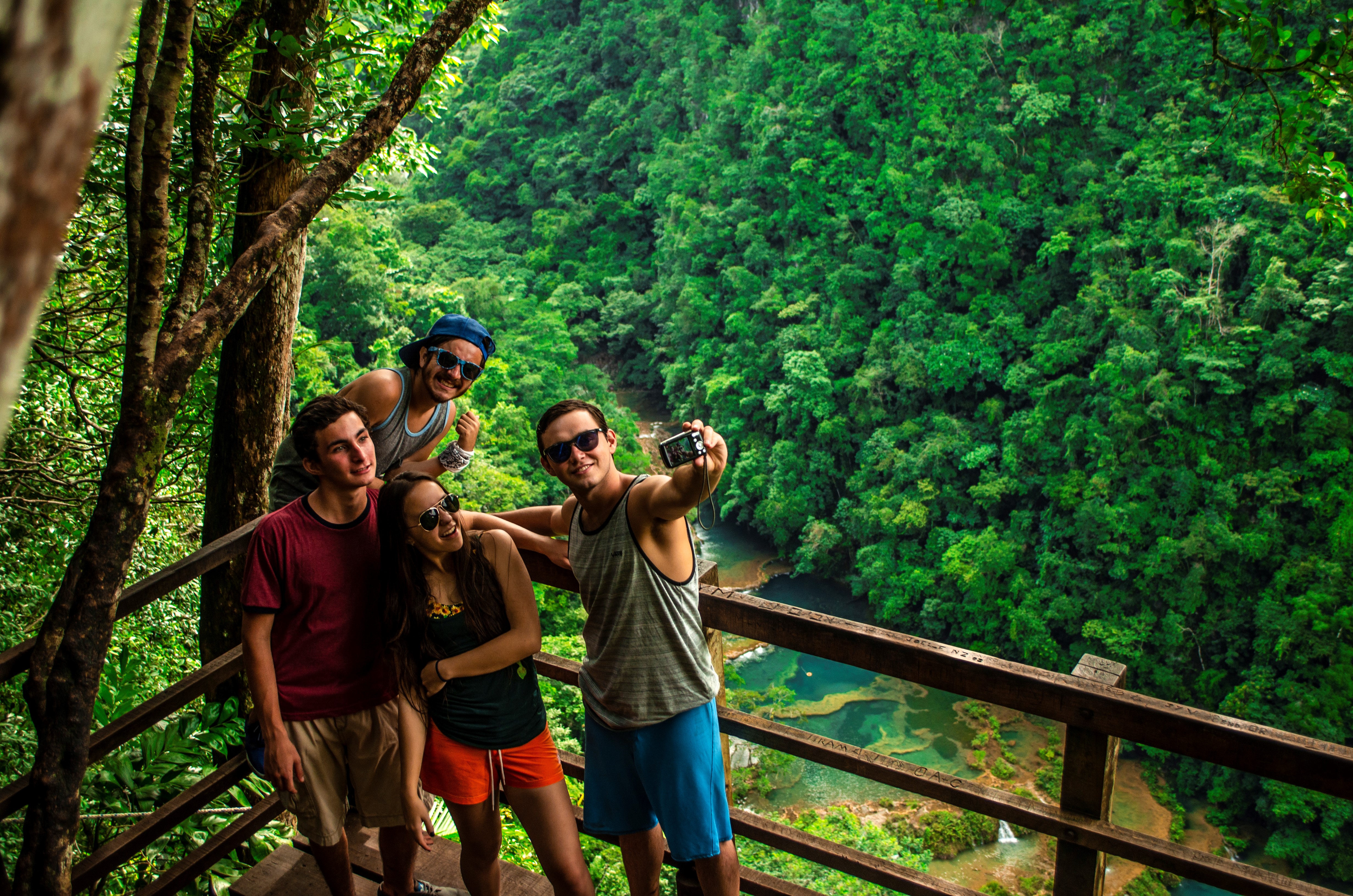 El turismo nacional y extranjero fue suspendido desde marzo del 2020, los viajeros nacionales ya reanudaron algunas visitas a destinos en el país. (Foto Prensa Libre: Inguat)