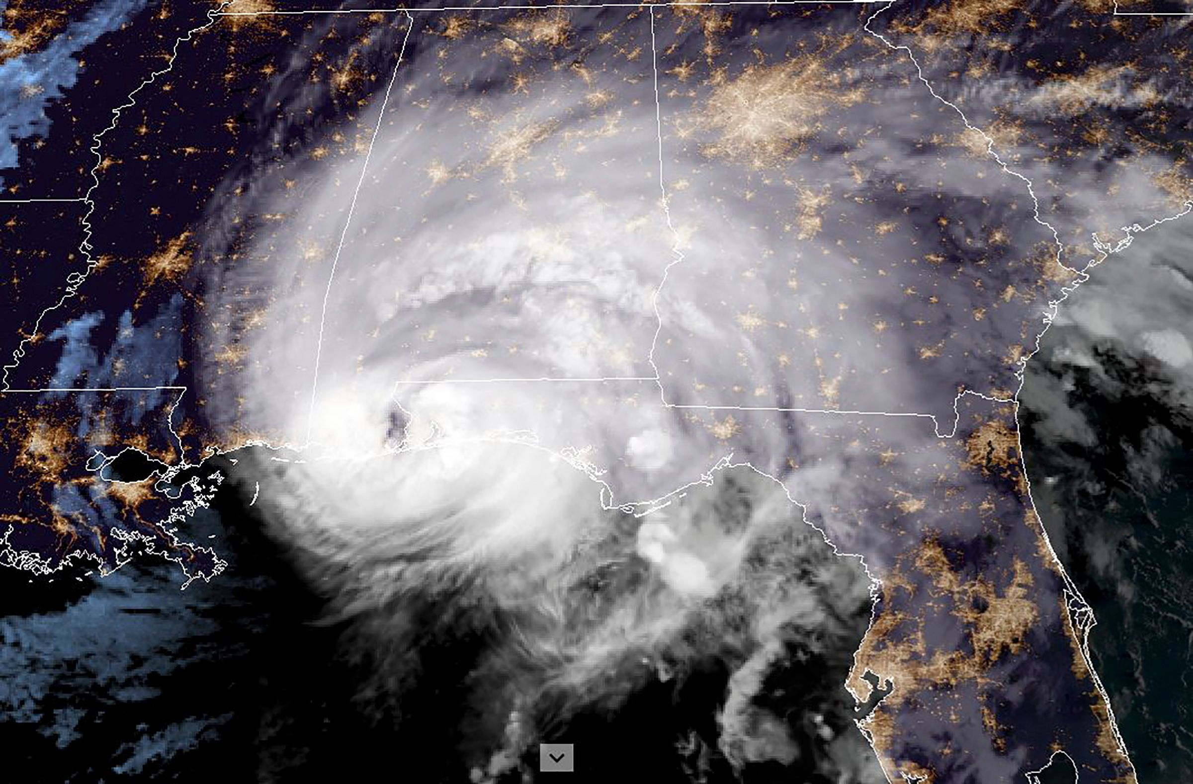 El huracán Sally azotó la costa del Golfo de Estados Unidos, con pronósticos de lluvias torrenciales que podrían provocar inundaciones repentinas "históricas" y potencialmente mortales. (Foto Prensa Libre: AFP)