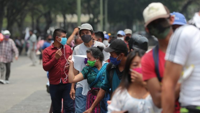 En sectores de comercio, servicios, agricultura y  otros, ha bajado el empleo. (Foto, Prensa libre: Hemeroteca PL).