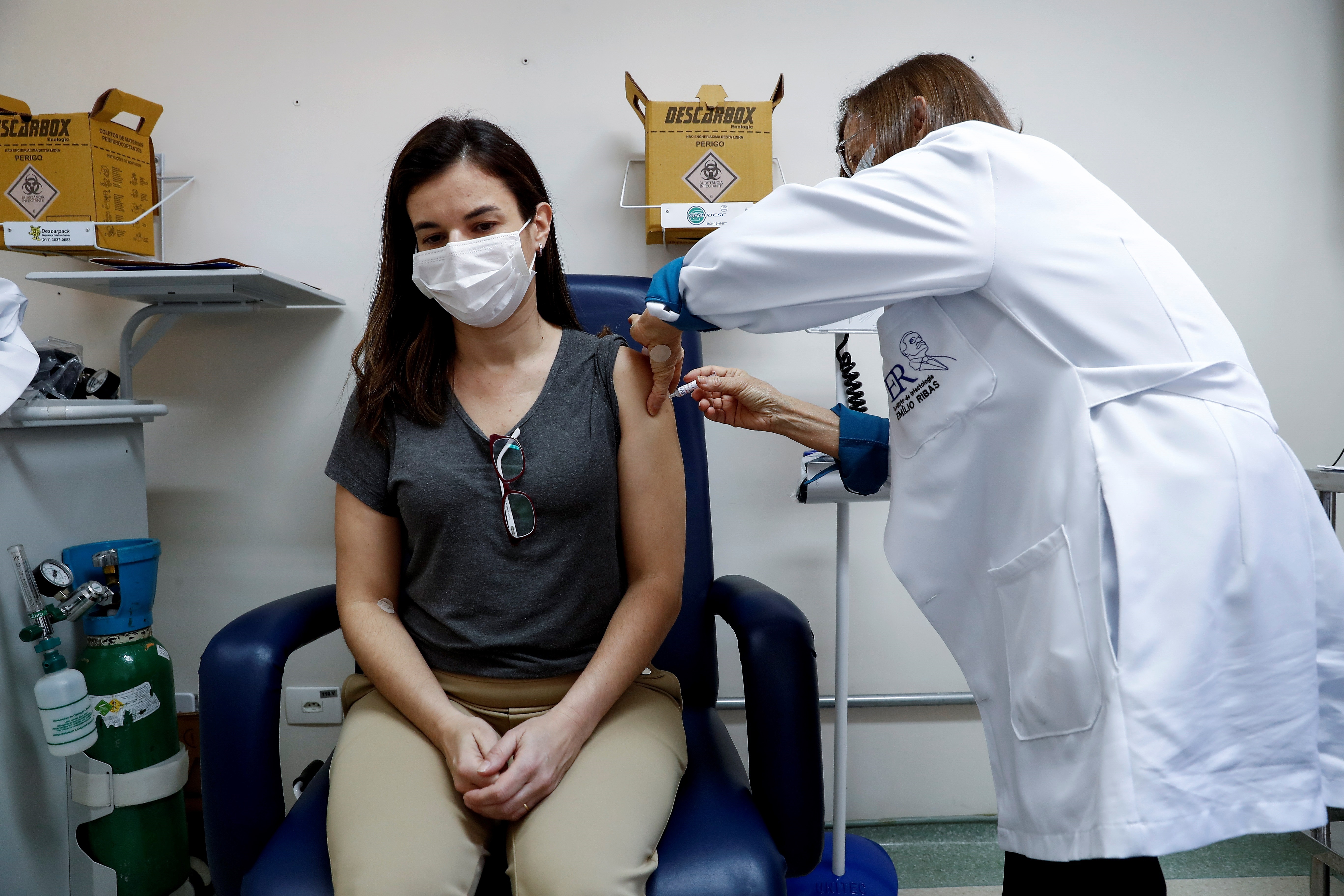 El ensayo, diseñado para evaluar si la vacuna Janssen puede prevenir el COVID-19 sintomática después de un régimen de dosis única.  (Foto Prensa Libre: EFE)