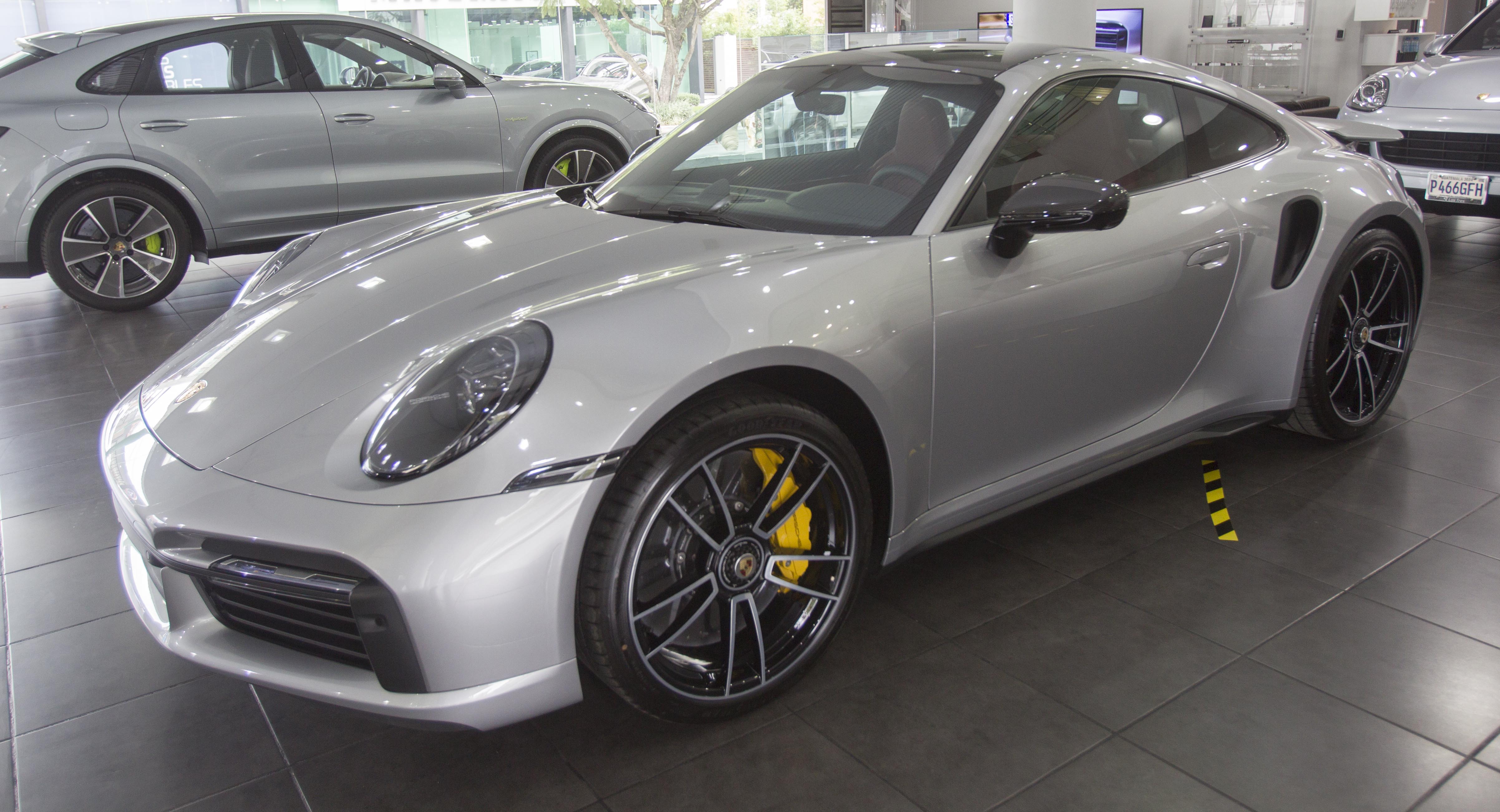 El nuevo Porsche 911 Turbo S tiene 70 caballos más de fuerza que su antecesor. Foto Prensa Libre: Norvin Mendoza