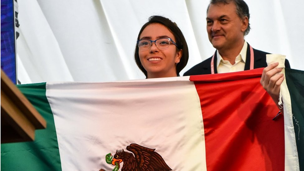 Ana Paula ganó una medalla de bronce en las Olimpiadas Internacionales de Matemáticas, que se realizaron en Bath, Reino Unido.