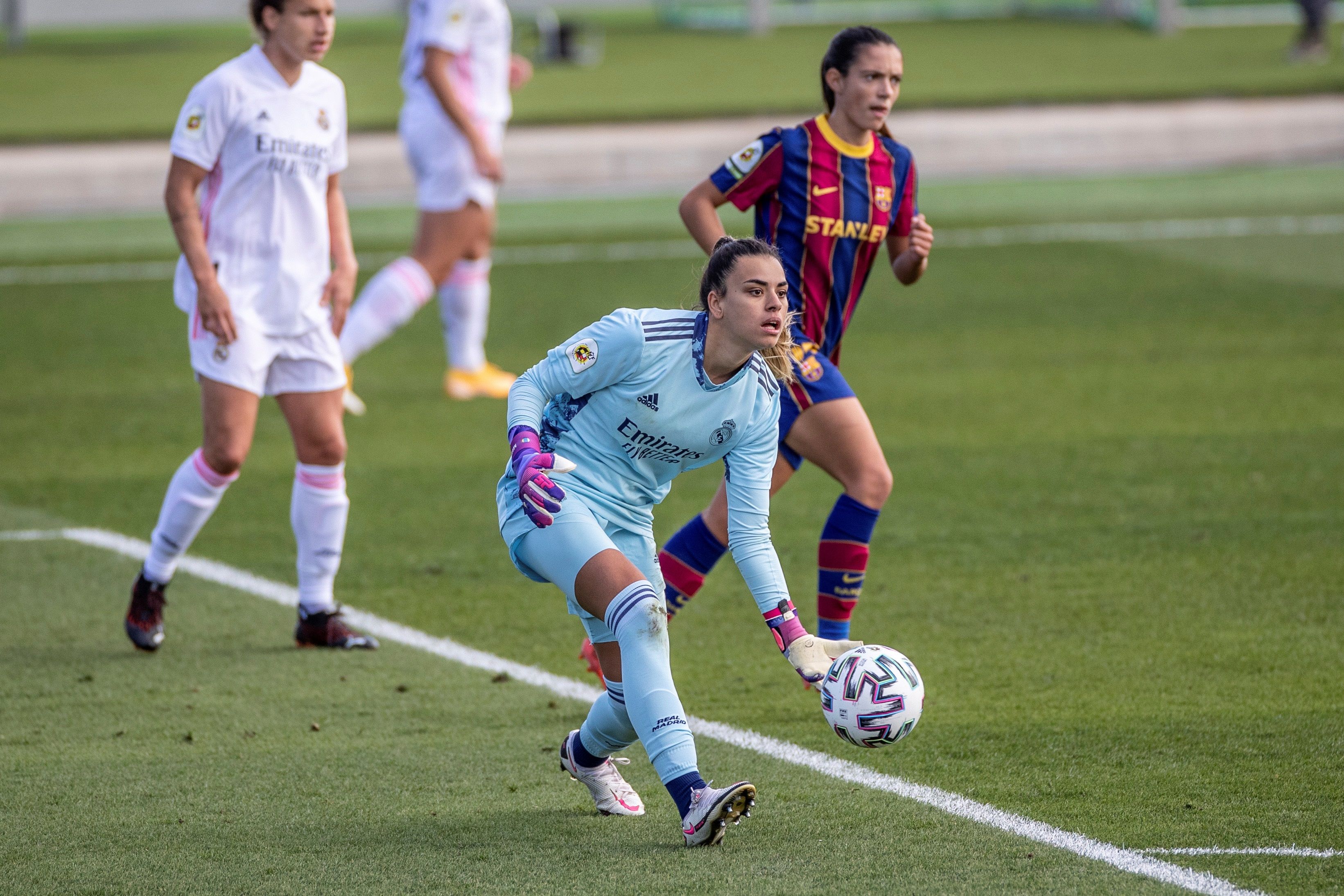 La portera del Real Madrid Misa Rodríguez ha recibido el apoyo de muchas personalidades y equipos por los insultos machistas tras publicar un mensaje en Twitter.  Foto Prensa Libre: EFE.