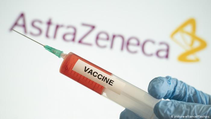 La vacuna que desarrolla la Univ. de Oxford y AstraZeneca genera fuerte respuesta inmune en ancianos. (picture-alliance/Flashpic)