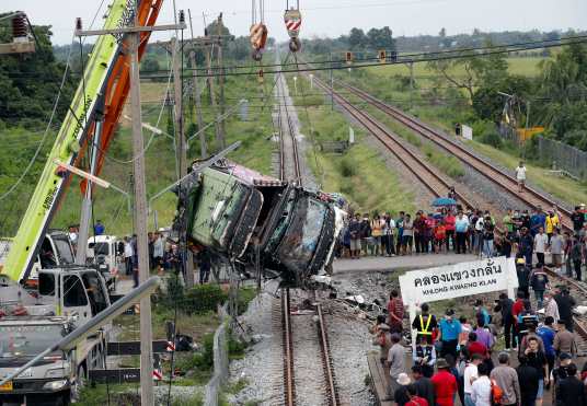 Los accidentes de circulación son frecuentes en Tailandia debido al escaso respeto de las normas de tráfico y a la conducción temeraria de los conductores de profesión, que en muchos casos pasan jornadas de más de doce horas en la carretera. (Foto Prensa Libre: EFE)