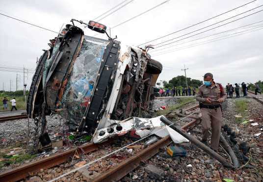 Los equipos de rescate trasladados a los heridos a hospitales cercanos. (Foto Prensa Libre: EFE)