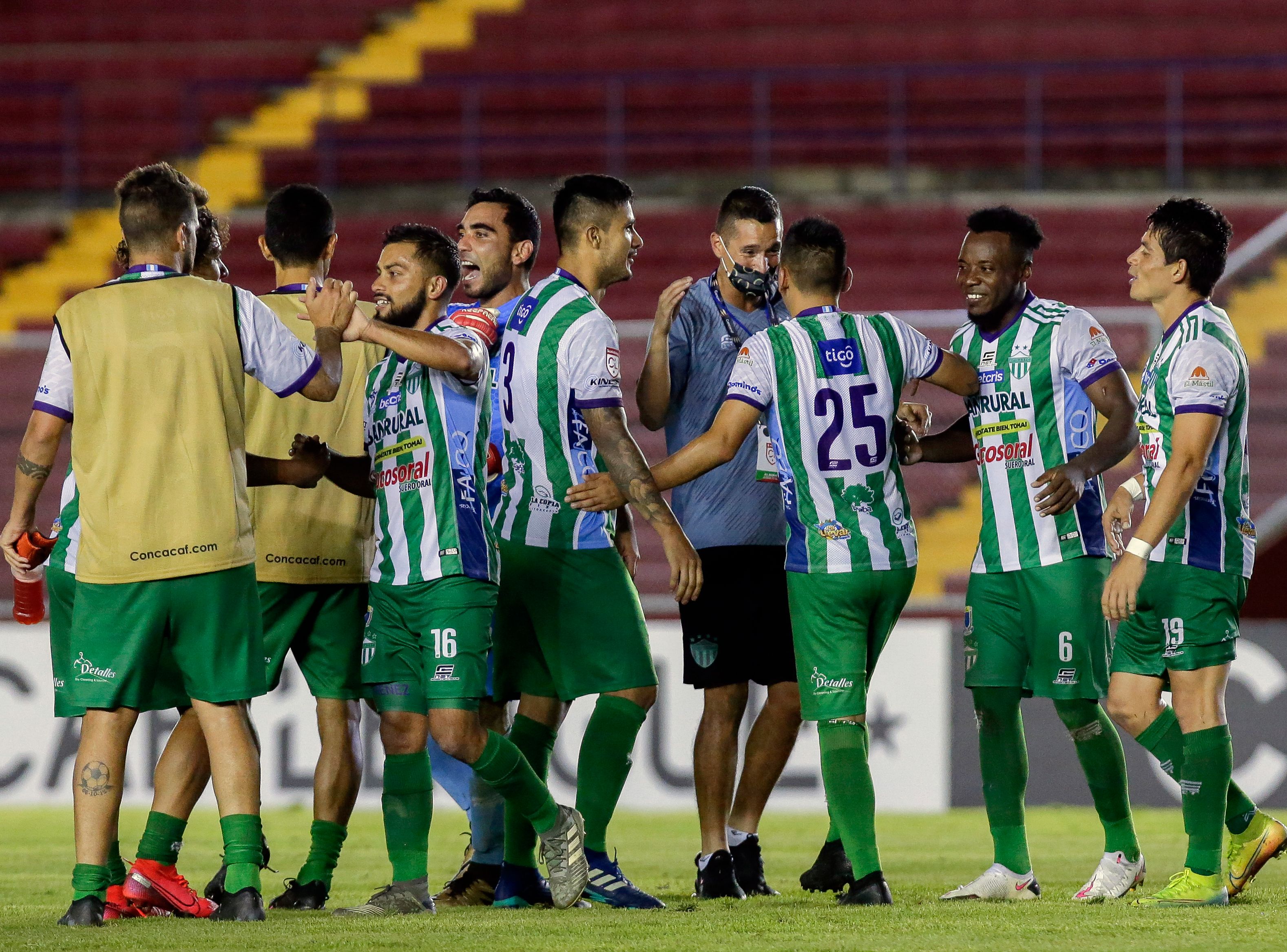 Antigua GFC anunció un caso positivo por covid-19 el viernes 1 de enero y otros nueve casos este sábado 2 de enero, previo a enfrentar a Comunicaciones. (Foto Prensa Libre: Hemeroteca)