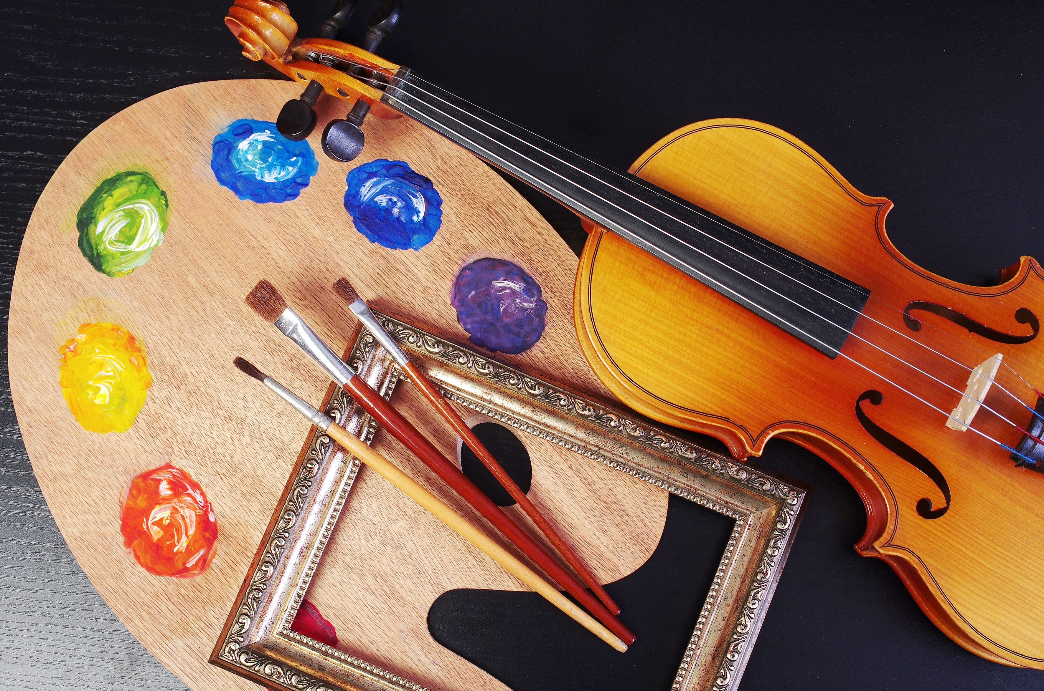 Bailarines, músicos, teatristas, poetas, escultores, pintores, entre otros, son homenajeados con diferentes actividades este día. (Foto Prensa Libre: Shutterstock).