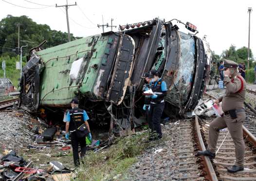 Este tipo de accidentes son habituales en Tailandia, que en 2018 ocupaba el segundo lugar con más muertos en accidentes de tráfico en el mundo. (Foto Prensa Libre: EFE)