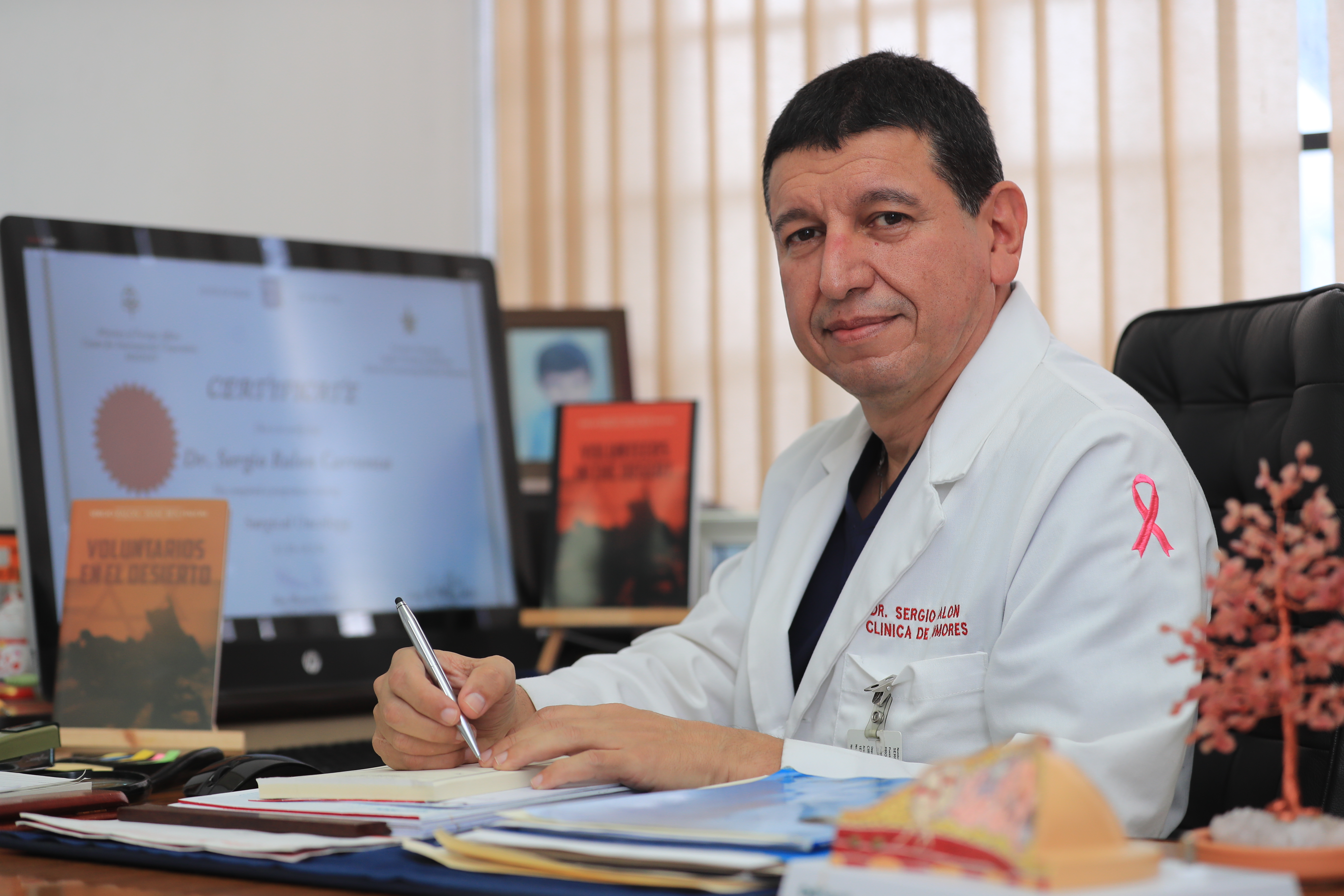 Ralón pertenece a varias entidades médicas nacionales e internacionales. Entre otras, la Asociación Americana de Trauma, y   Sociedad Americana de Cirujanos Mamarios. (Foto Prensa Libre: Juan Diego González)