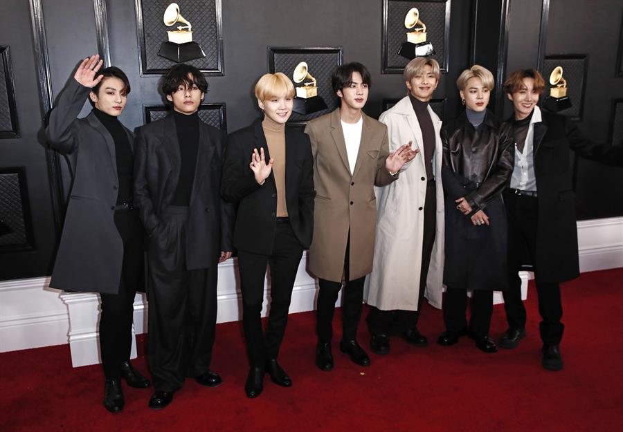 La banda surcoreana de K-pop BTS goza del éxito mundial. (Foto Prensa Libre: EFE)