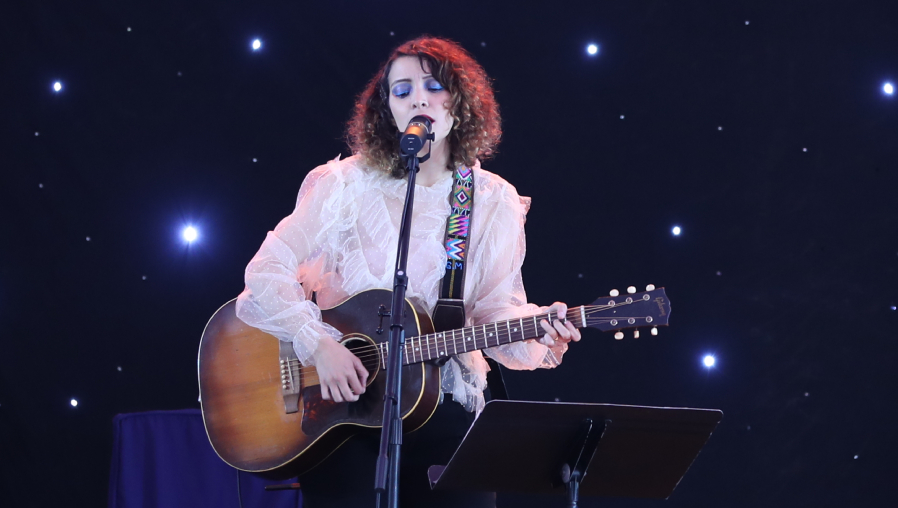 Gaby Moreno refuerza con su voz la defensa de los niños migrantes en EE. UU.
(Foto Prensa Libre: Keneth Cruz)