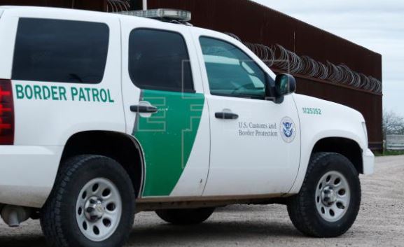 El agente que disparó contra el hombre fue el único involucrado y "no resultó gravemente herido" en el altercado, aclararon las autoridades. (Foto Prensa Libre: EFE)