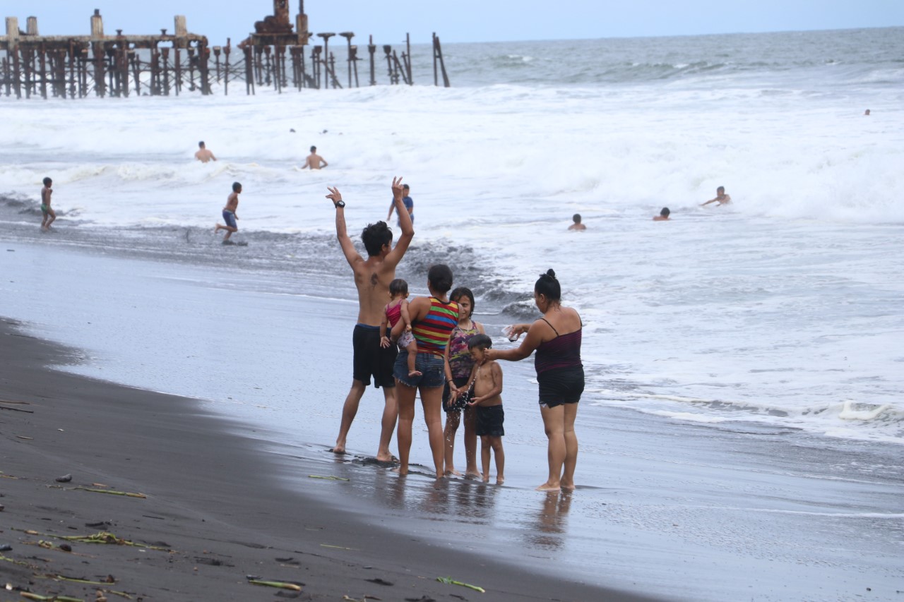 En las playas, lagos y ríos solo se permitirá un aforo de 100 personas en los municipios con alerta roja y naranja alta.  (Foto: Enrique Paredes)