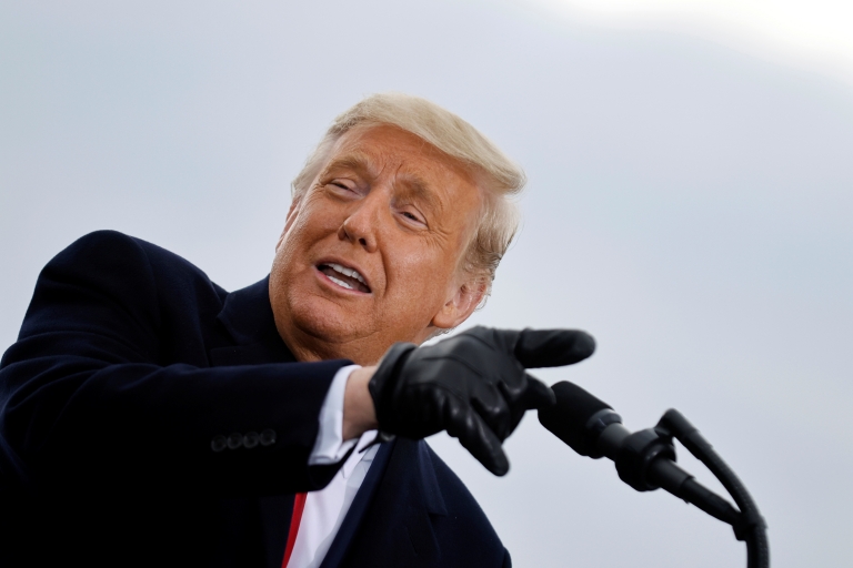 Donald Trump durante un evento de campaña en Pensilvania el sábado, 31 de octubre. REUTERS