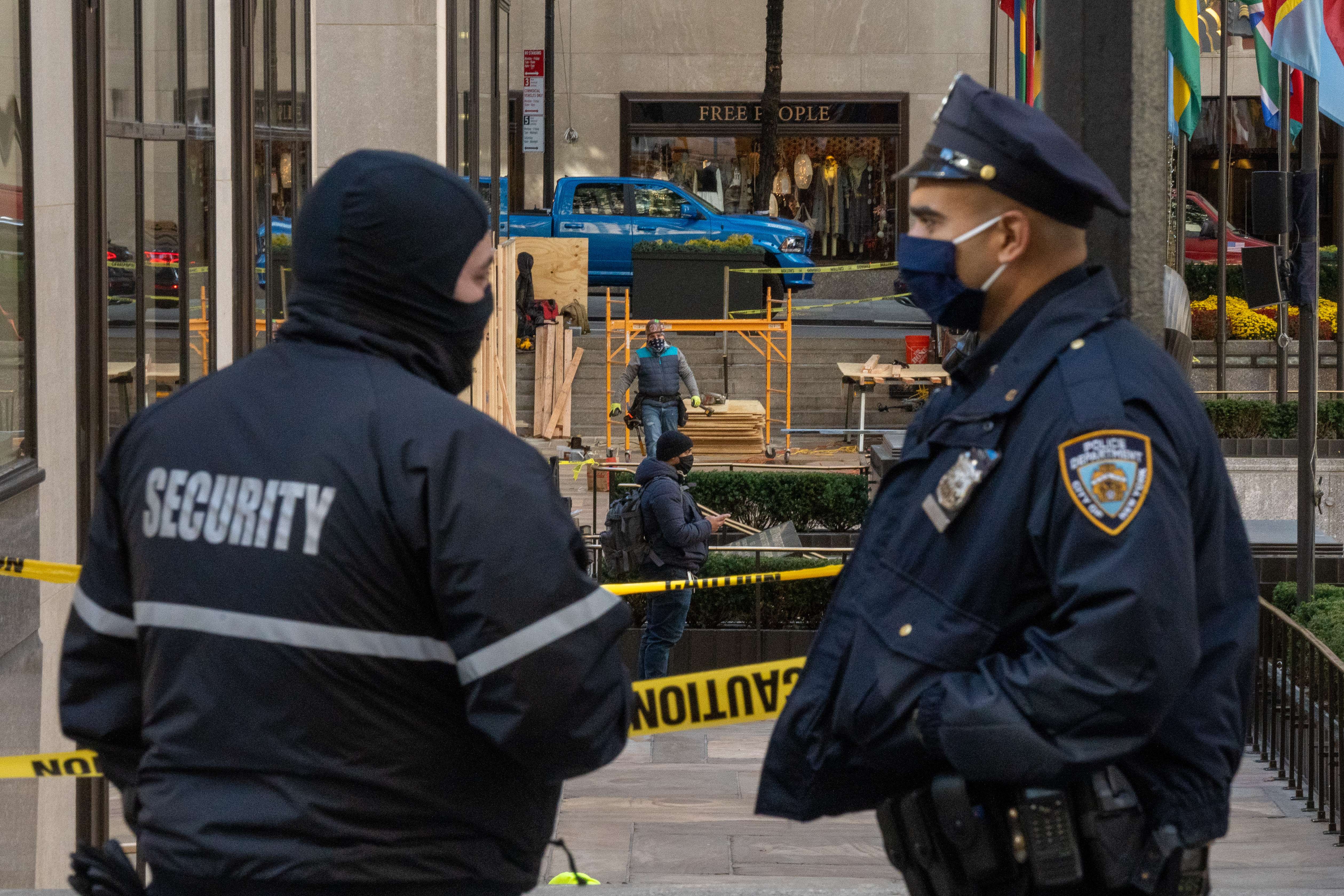 La policía busca a los responsables de la balacera en el apartamento de Brooklyn, Nueva York (Foto Prensa Libre: EFE)  