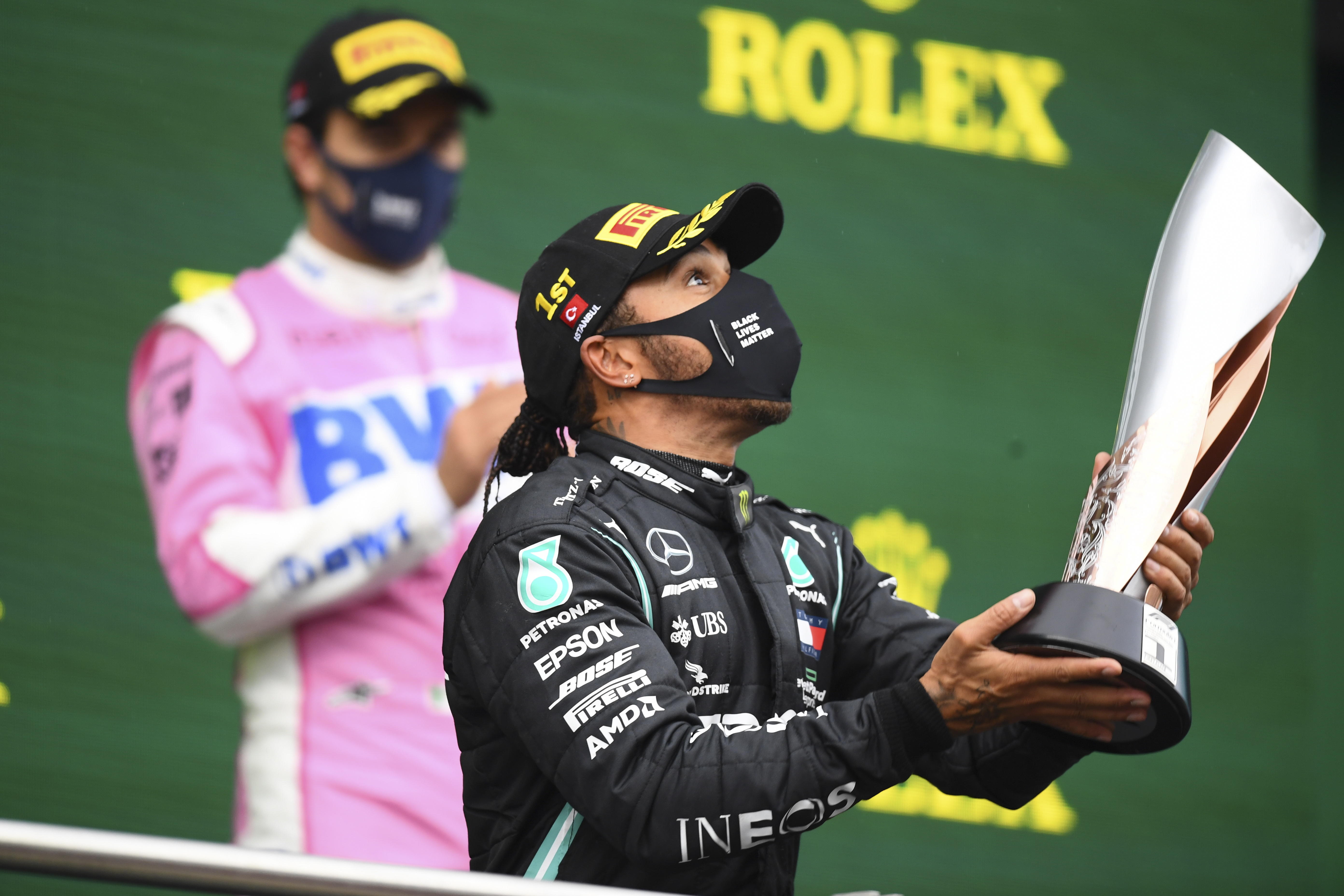 Istanbul (Turkey), 15/11/2020.- British Formula One driver Lewis Hamilton of Mercedes-AMG Petronas (R) celebrates after winning the race and the 7th Formula One Championship at the 2020 Formula One Grand of Turkey at the Intercity Istanbul Park circuit, Istanbul, Turkey, 15 November 2020. (Fórmula Uno, Turquía, Estanbul) EFE/EPA/Clive Mason / Pool