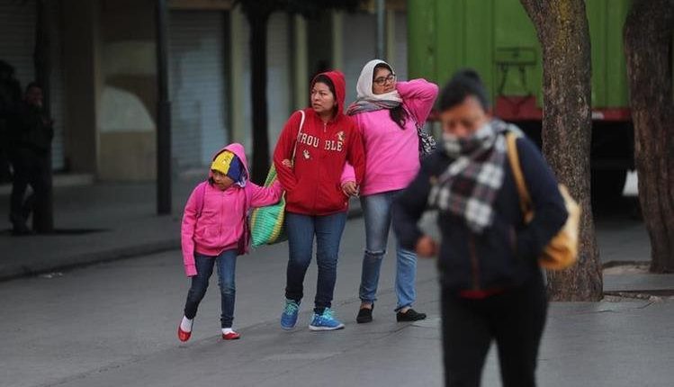 La temporada fría en el país también trae consigo el padecimiento de varias enfermedades respiratorias como la influenza. (Foto Prensa Libre: Hemeroteca PL)