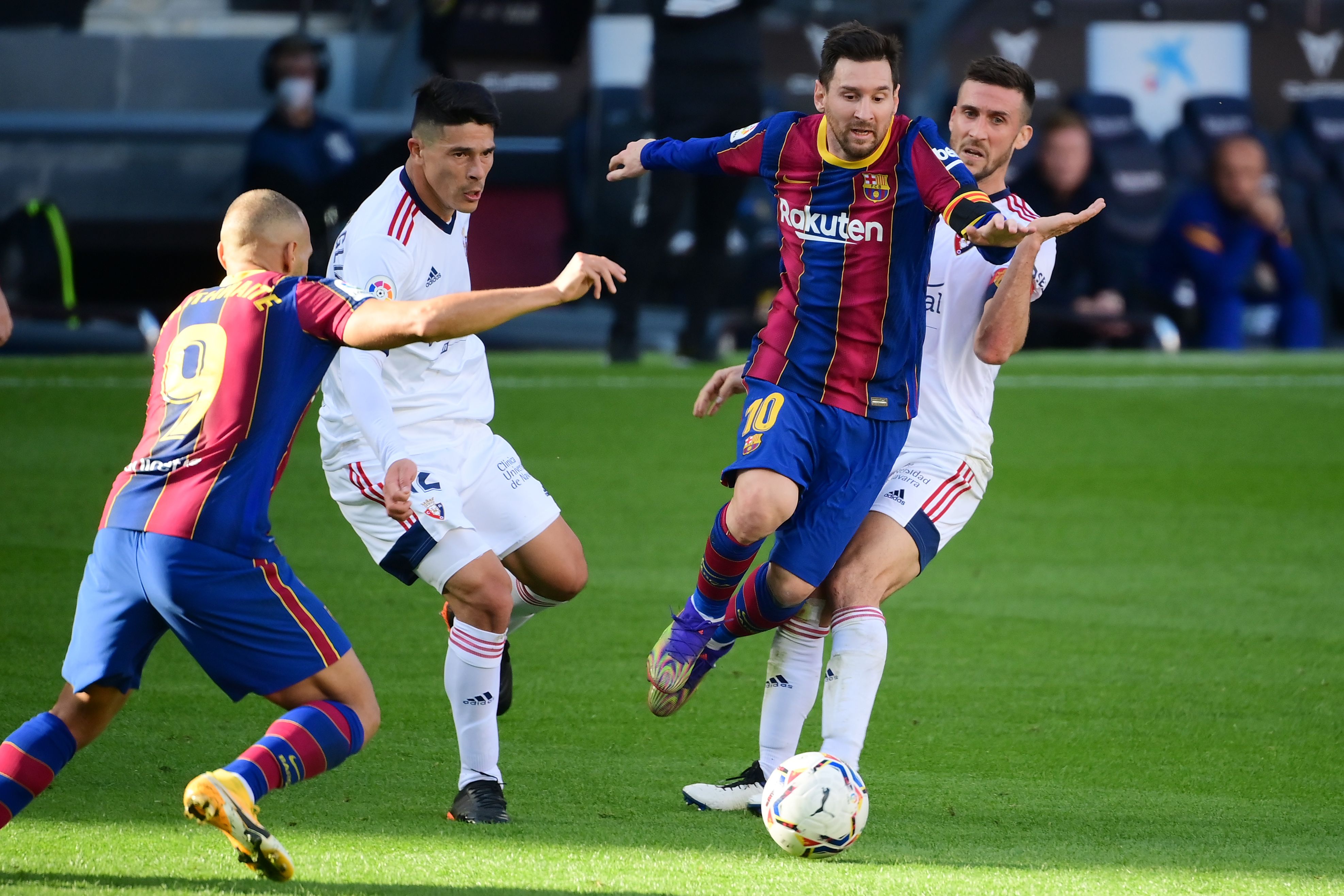 Lionel Messi descansa en Champions League por segunda ocasión. El fin de semana pasado jugó y marcó ante el Osasuna en La Liga. Foto Prensa Libre: AFP