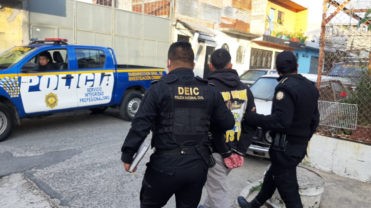 Los operativos se llevan a cabo en varios puntos de la provincia y la capital. (Foto Prensa Libre: PNC)