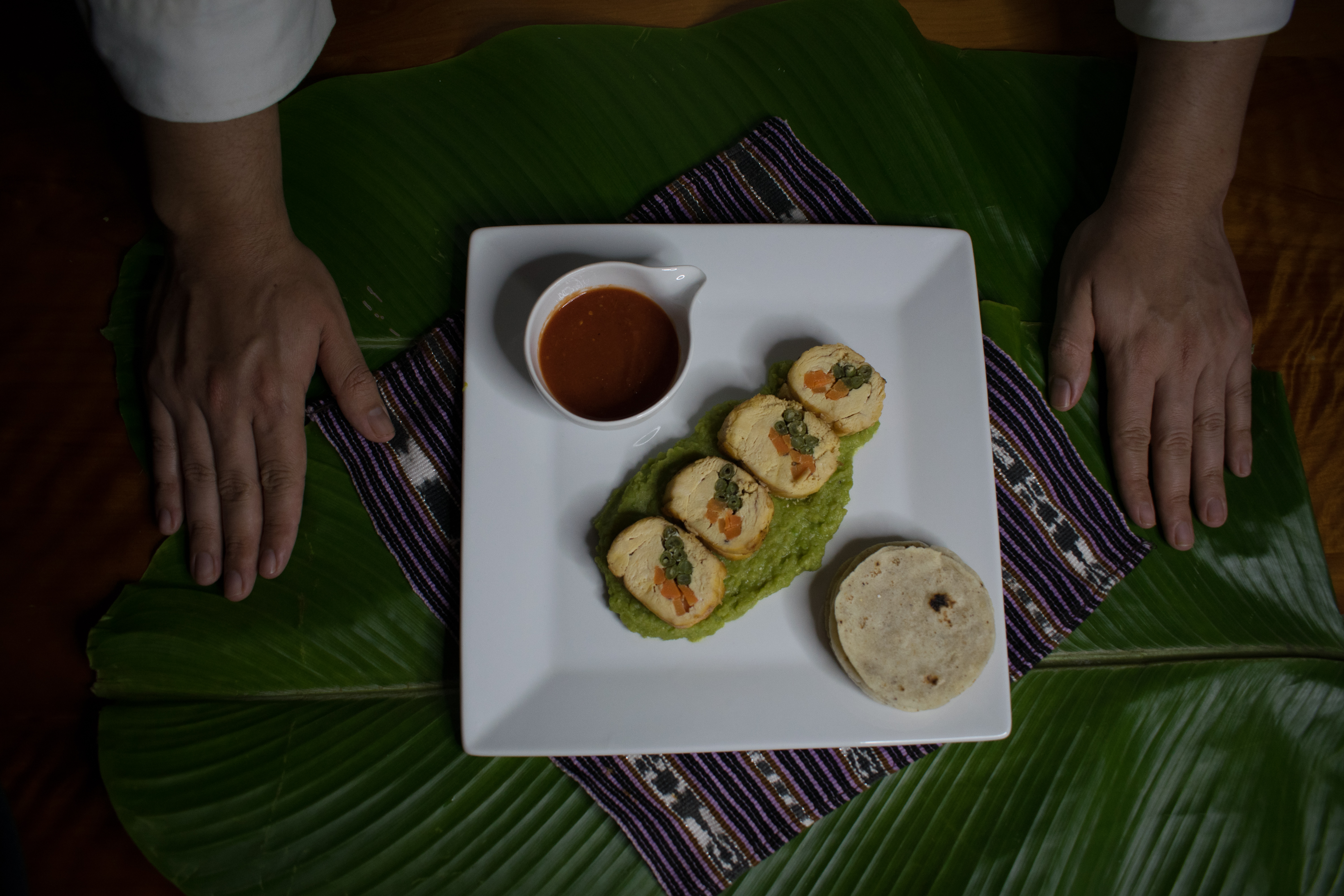 Enrollado de pollo con salsa de patín sololateca