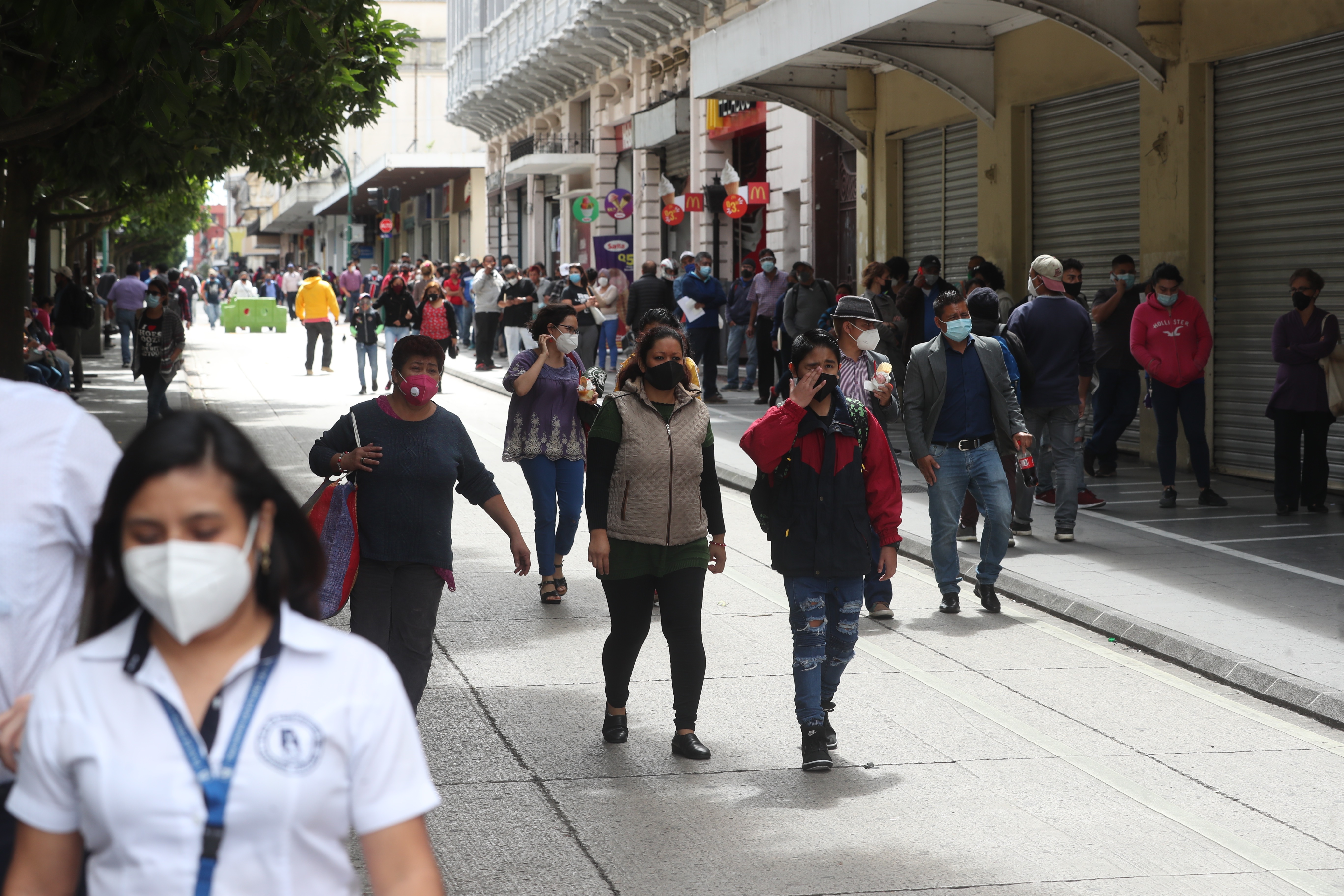 Los agentes y tomadores de decisiones mantienen una percepción de mejora para la economía y el clima de negocios en los próximo seis meses. (Foto Prensa Libre: Érick Ávila)  