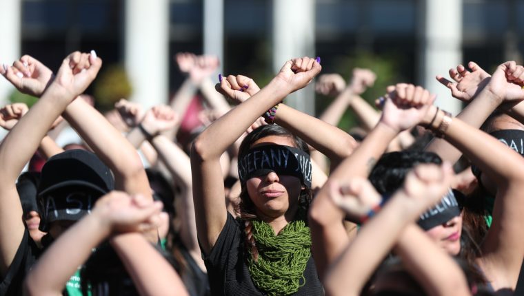 Grupos de mujeres se han manifestado en varias ciudades por la violencia contra este sector de la población. (Foto Prensa Libre: Hemeroteca PL).