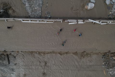 La fase de reconstrucción en infraestructura por la tormenta Eta generará un efecto multiplicador a varias actividades productivas. (Foto Prensa Libre: Carlos Hernández Ovalle)  